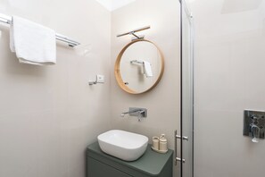 Comfort Studio, City View | Bathroom | Hair dryer, towels, soap, shampoo - South & Comfort (Dubrovnik)