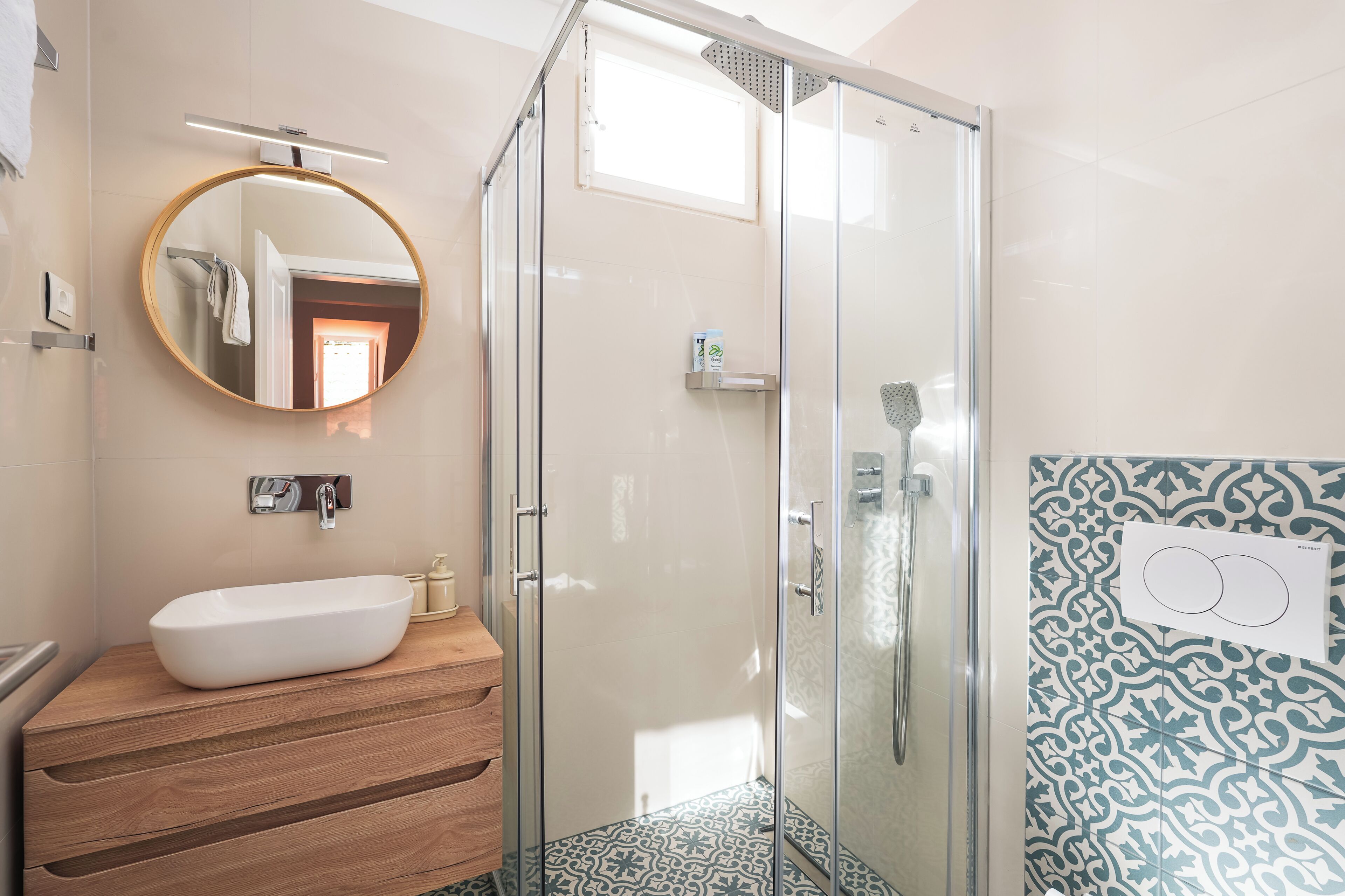 Comfort-Studio, Stadtblick | Badezimmer | Haartrockner, Handtücher, Seife, Shampoo