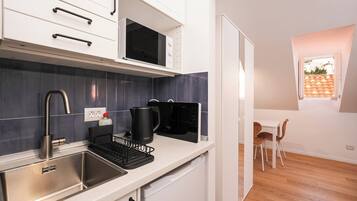 Comfort-Studio, Stadtblick | Eigene Küche | Mini-Kühlschrank, Mikrowelle, Herdplatte, Kochgeschirr/Geschirr/Besteck