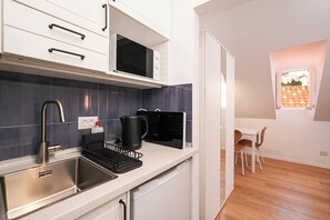 Comfort-Studio, Stadtblick | Eigene Küche | Mini-Kühlschrank, Mikrowelle, Herdplatte, Kochgeschirr/Geschirr/Besteck