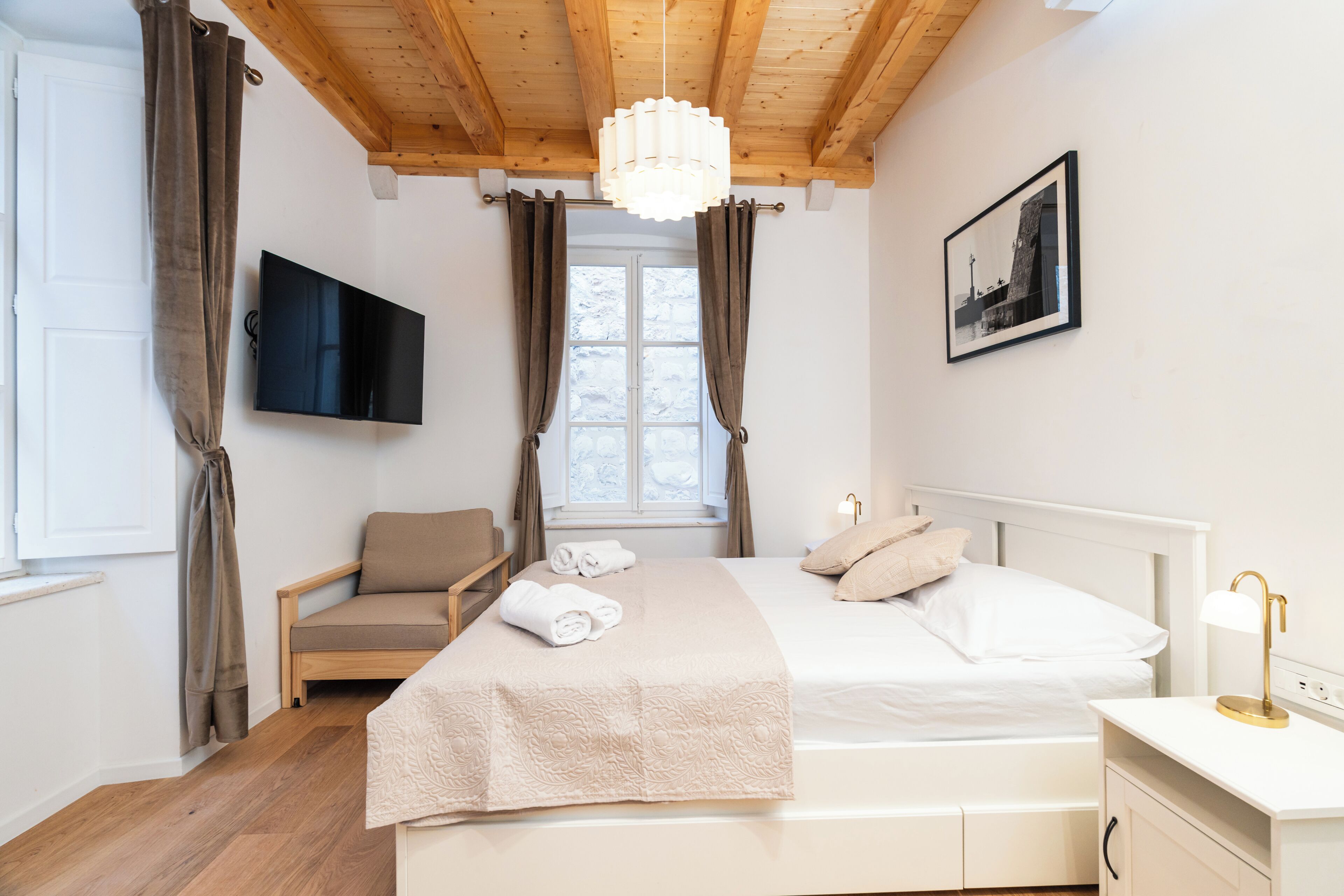 Comfort studio, uitzicht op stad | Verduisterende gordijnen, een strijkplank/strijkijzer, gratis wifi