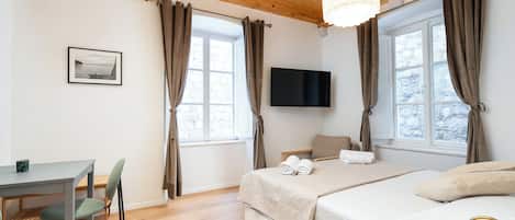 Comfort Studio, City View | Blackout drapes, iron/ironing board, free WiFi