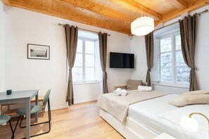 Comfort-Studio, Stadtblick | Verdunkelungsvorhänge, Bügeleisen/Bügelbrett, kostenloses WLAN