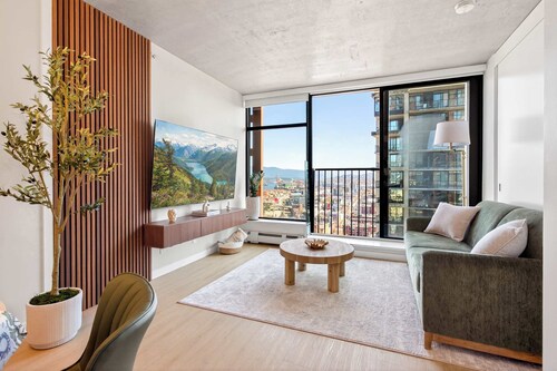 Luxury Vancouver Condo, Stunning City & Water Views