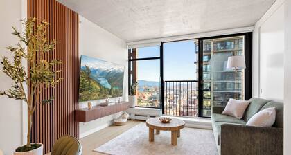 Luxury Vancouver Condo, Stunning City & Water Views