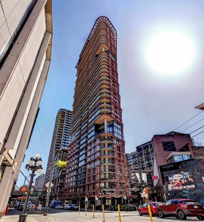 Exterior - Luxury Vancouver Condo, Stunning City & Water Views (Vancouver)