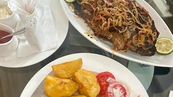 Single Room, Mountain View | Food and drink