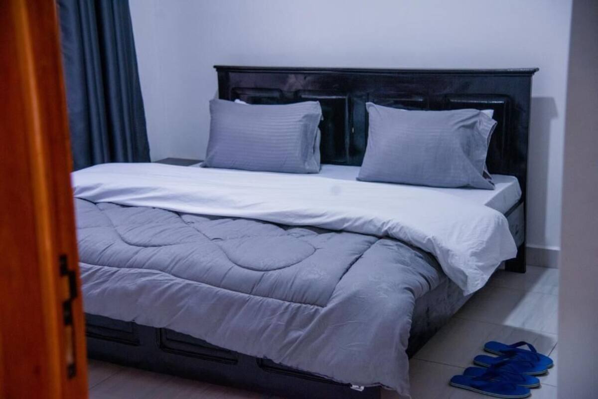 Single Room, Mountain View