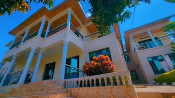 Apartamento, balcón, vistas a la montaña | Exterior