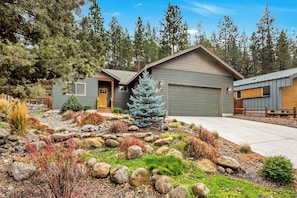 Exterior - 
River Canyon Retreat Pet Friendly and Walkable (Bend)