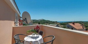 Outdoor dining - Holiday Apartment Biserka B4 B (Cunski)
