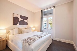 4 Schlafzimmer, Bügeleisen/Bügelbrett, Reisekinderbett, Bettwäsche