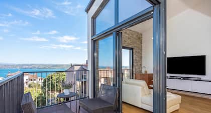 Azure Adriatic Residence w/ Sea-view Balcony
