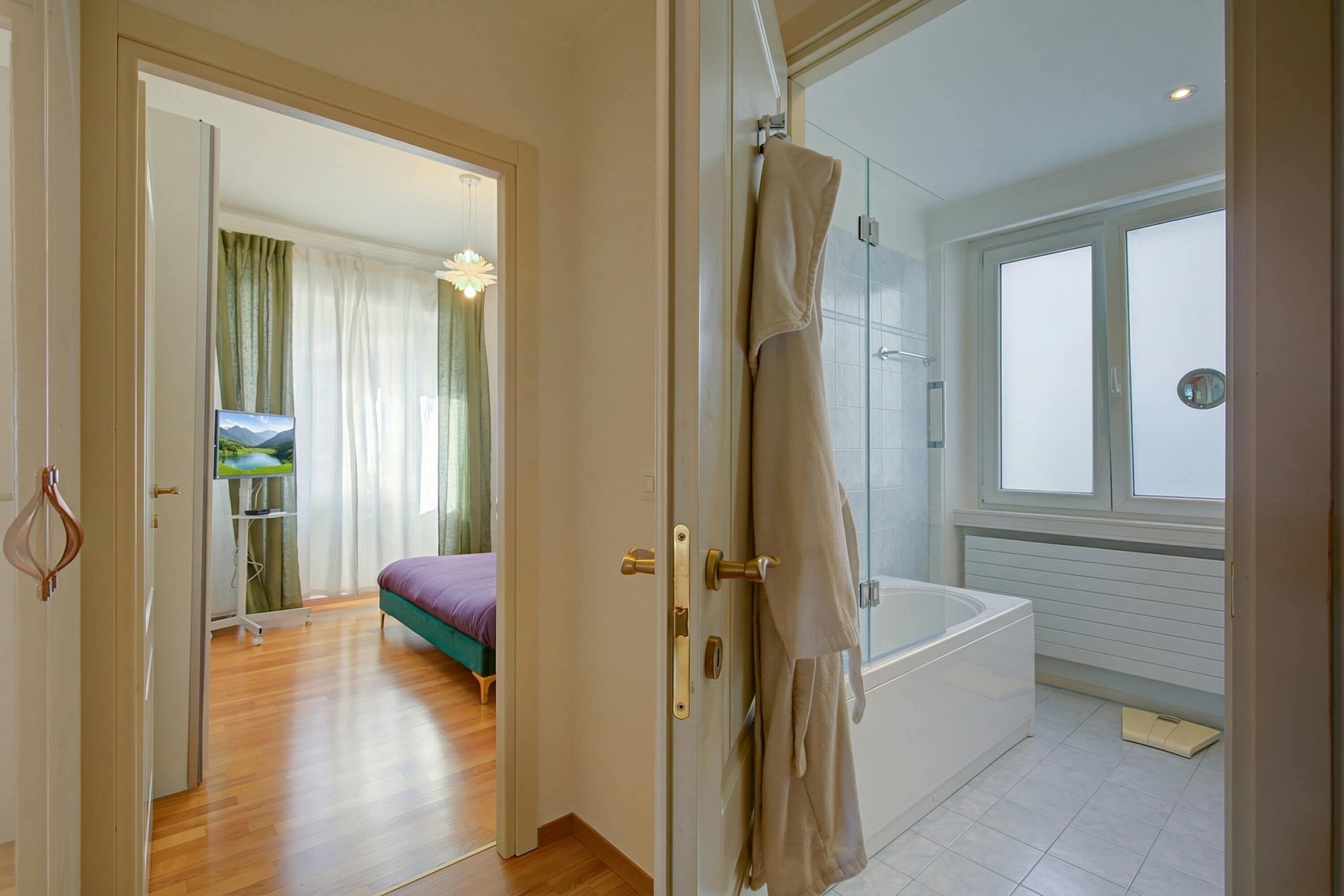2 bedrooms, laptop workspace, WiFi, bed sheets