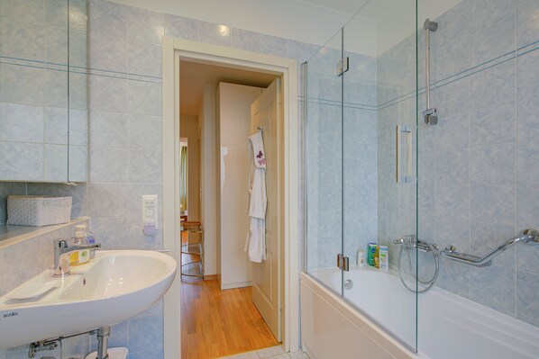 Standard Apartment, Multiple Bedrooms (Casa Berna) | Bathroom - Casa Berna (Lugano)