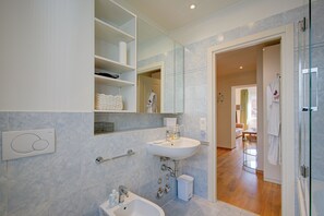 Standard Apartment, Multiple Bedrooms (Casa Berna) | Bathroom - Casa Berna (Lugano)