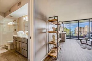 Shower, hair dryer, towels, soap - Top-Floor Ocean View Condo in West Maui (Lahaina)