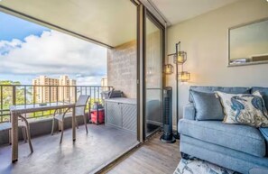 Smart TV - Top-Floor Ocean View Condo in West Maui (Lahaina)