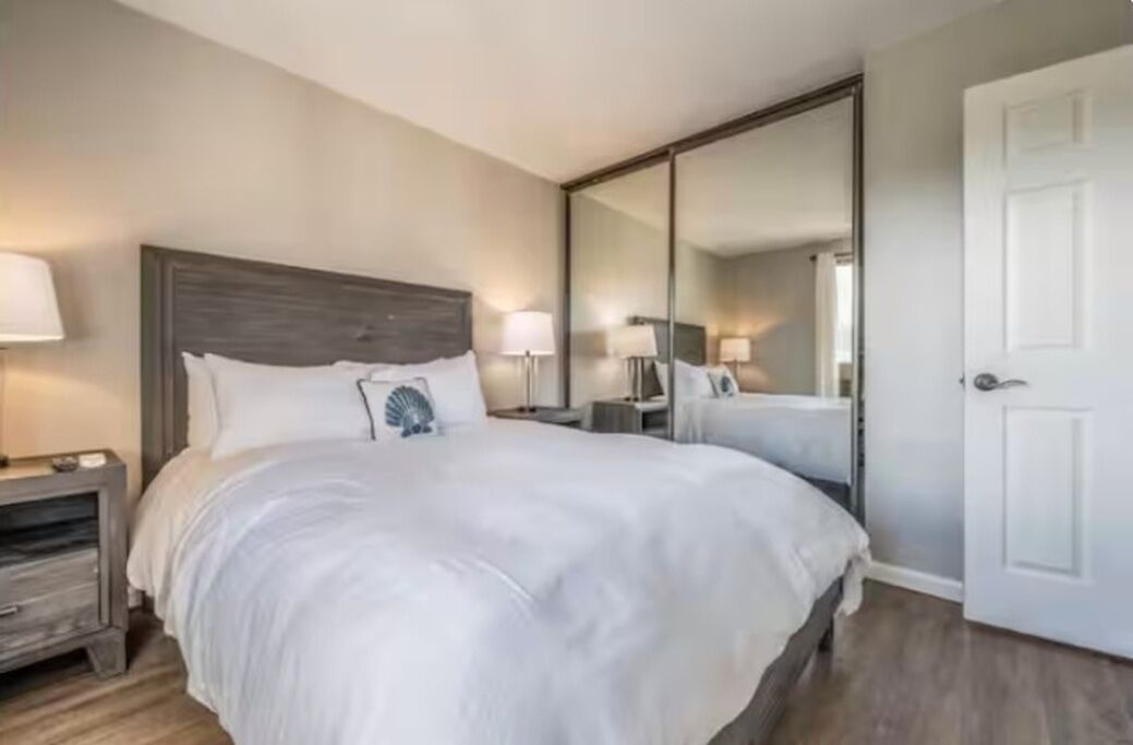 2 slaapkamers, een strijkplank/strijkijzer, reisbedje, gratis wifi