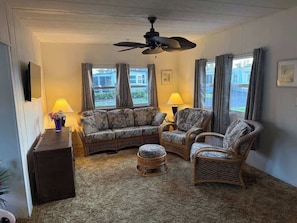 TV - Shady Pines (Bradenton)