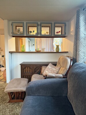 Interior - 3-bedroom house in beautiful Bradenton with cool AC breeze (Bradenton)