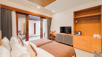 Double or Twin Room | Meja, Wi-fi percuma