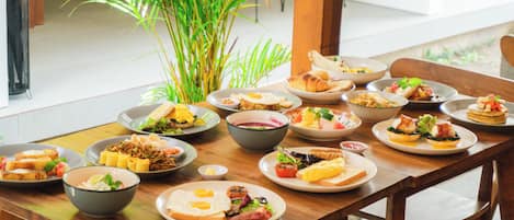 Free daily full breakfast
