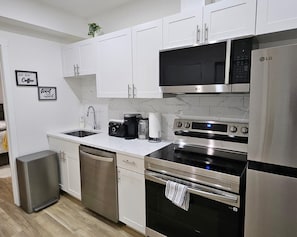 Coffee/tea maker, fridge, microwave, oven