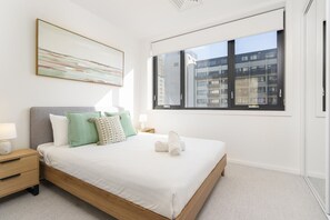 1 bedroom, iron/ironing board, free WiFi, bed sheets - Sunlit 1BR Retreat, Shops and Cafés at Doorstep (Phillip)