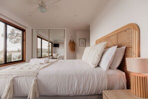 2 bedrooms, iron/ironing board, travel cot, WiFi - Seagrass Coastal Retreat with direct beach access (Lewisham)