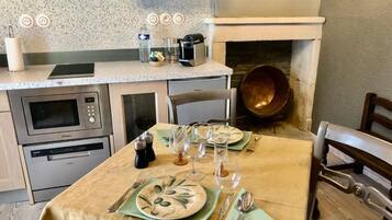 Executive Suite, Garden View | Private kitchen