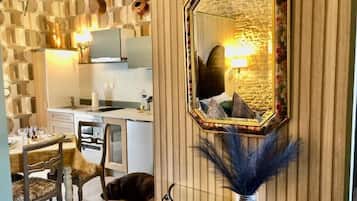 Executive Suite, Garden View | Private kitchen