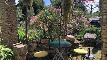 Junior Suite, Garden View | Outdoor dining