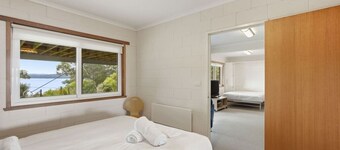Exquisite Waterfront Oasis Near Bruny & Hobart