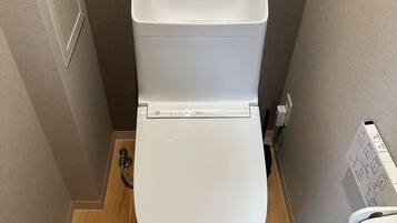 Superior-dobbeltværelse - balkon | Badeværelse | Kombination af bruser/badekar, gratis toiletartikler, hårtørrer