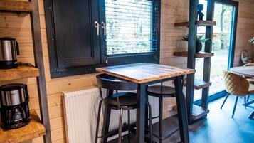 Classic House, 2 Bedrooms | Dining