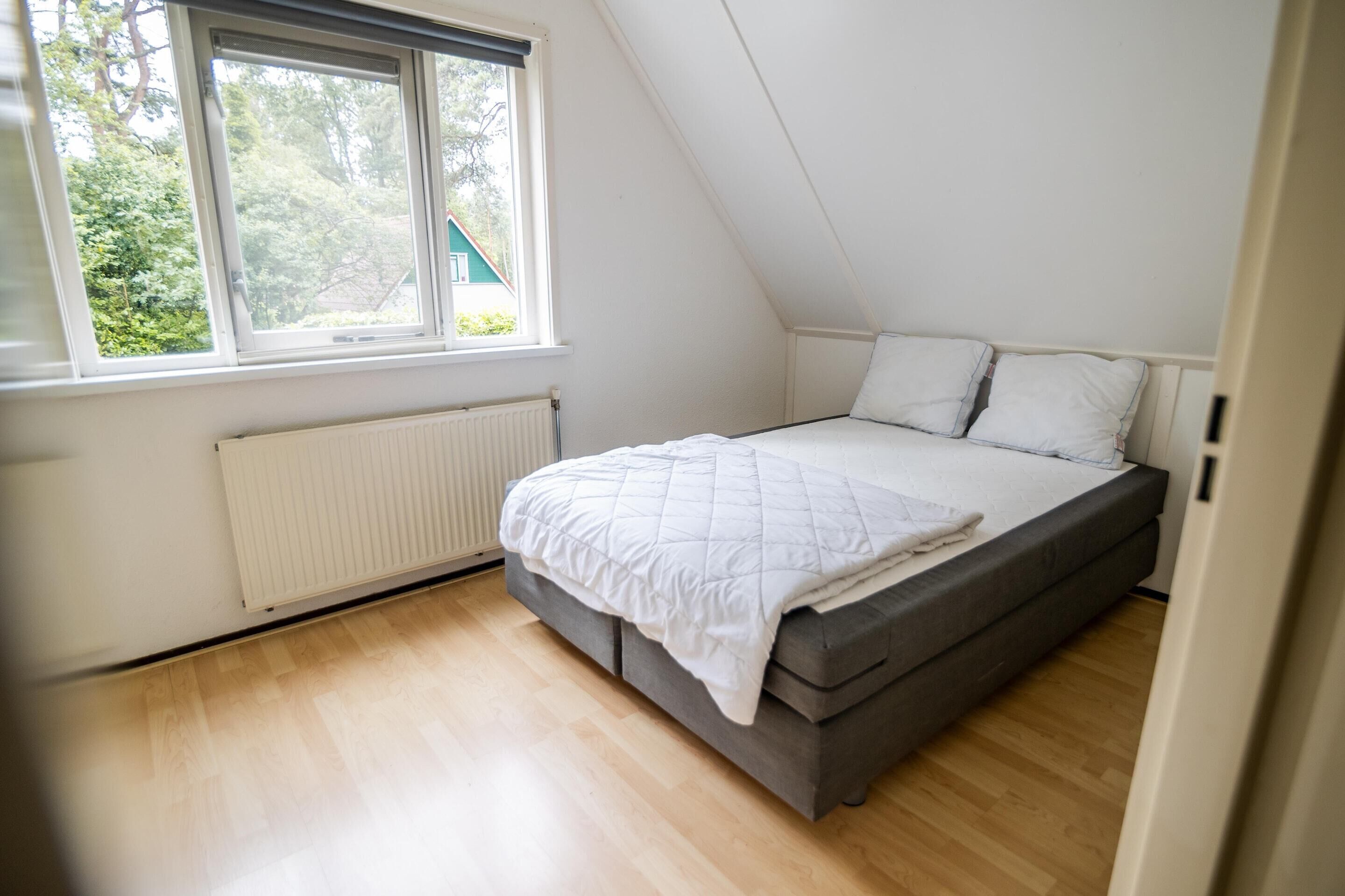 5 bedrooms, bed sheets
