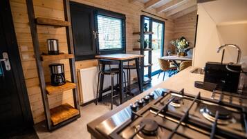 Rumah Klasik, 2 kamar tidur | Dapur pribadi | Lemari es, microwave, mesin pembuat kopi/teh, dan ketel listrik