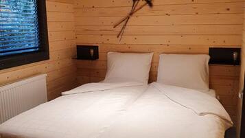 Classic House, 2 Bedrooms | 5 bedrooms, bed sheets
