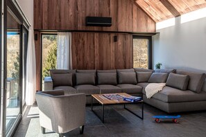Comfort Villa, 3 Bedrooms | Living room