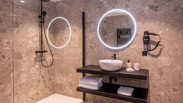 Comfort Villa, 3 Bedrooms | Bathroom | Combined shower/bathtub