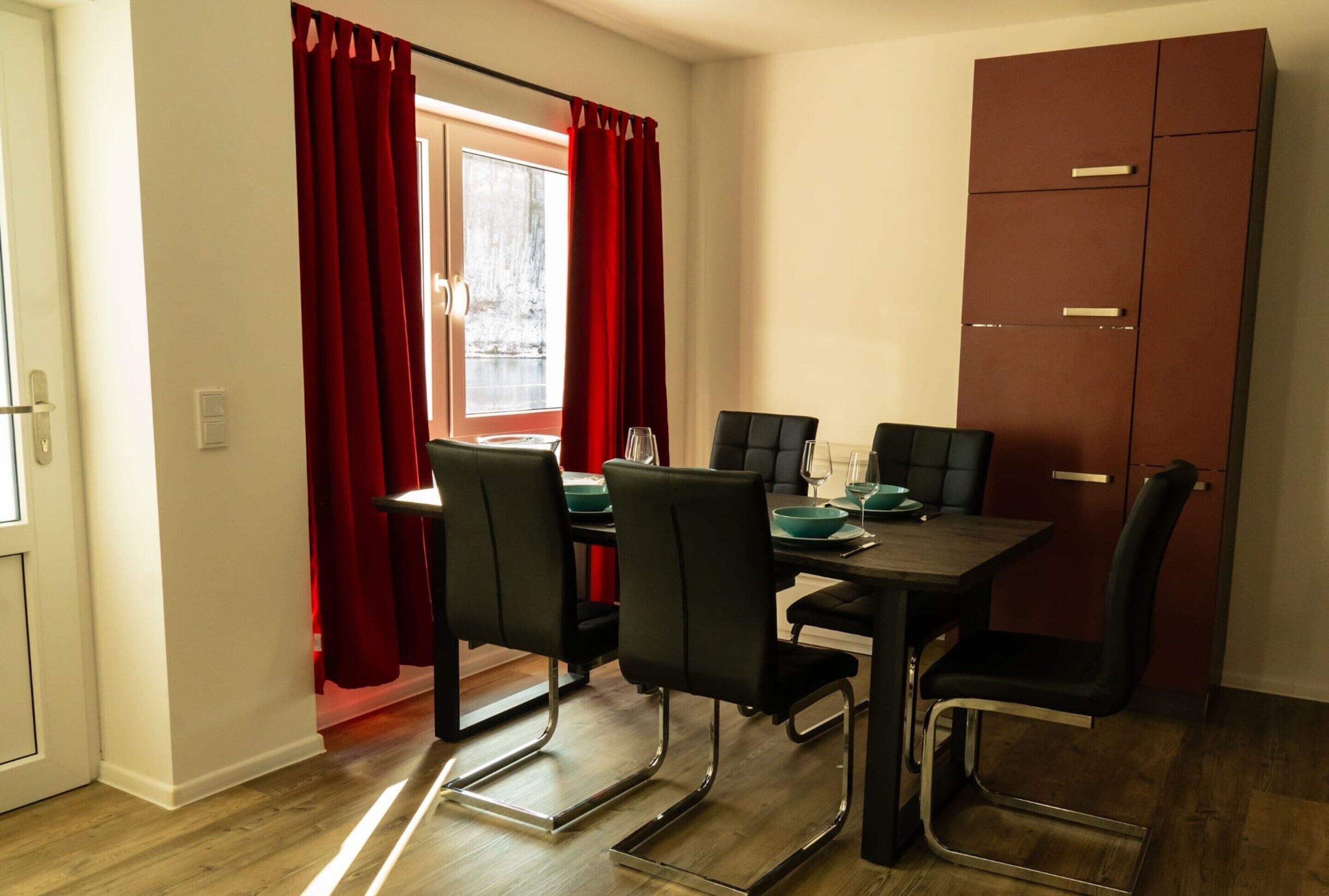 Maison Classique, plusieurs chambres | Restauration