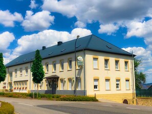 Classic-Apartment, 2 Schlafzimmer | Blick von der Unterkunft