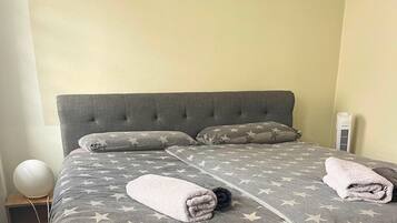 Deluxe Apartment, 2 Bedrooms | 3 bedrooms, iron/ironing board