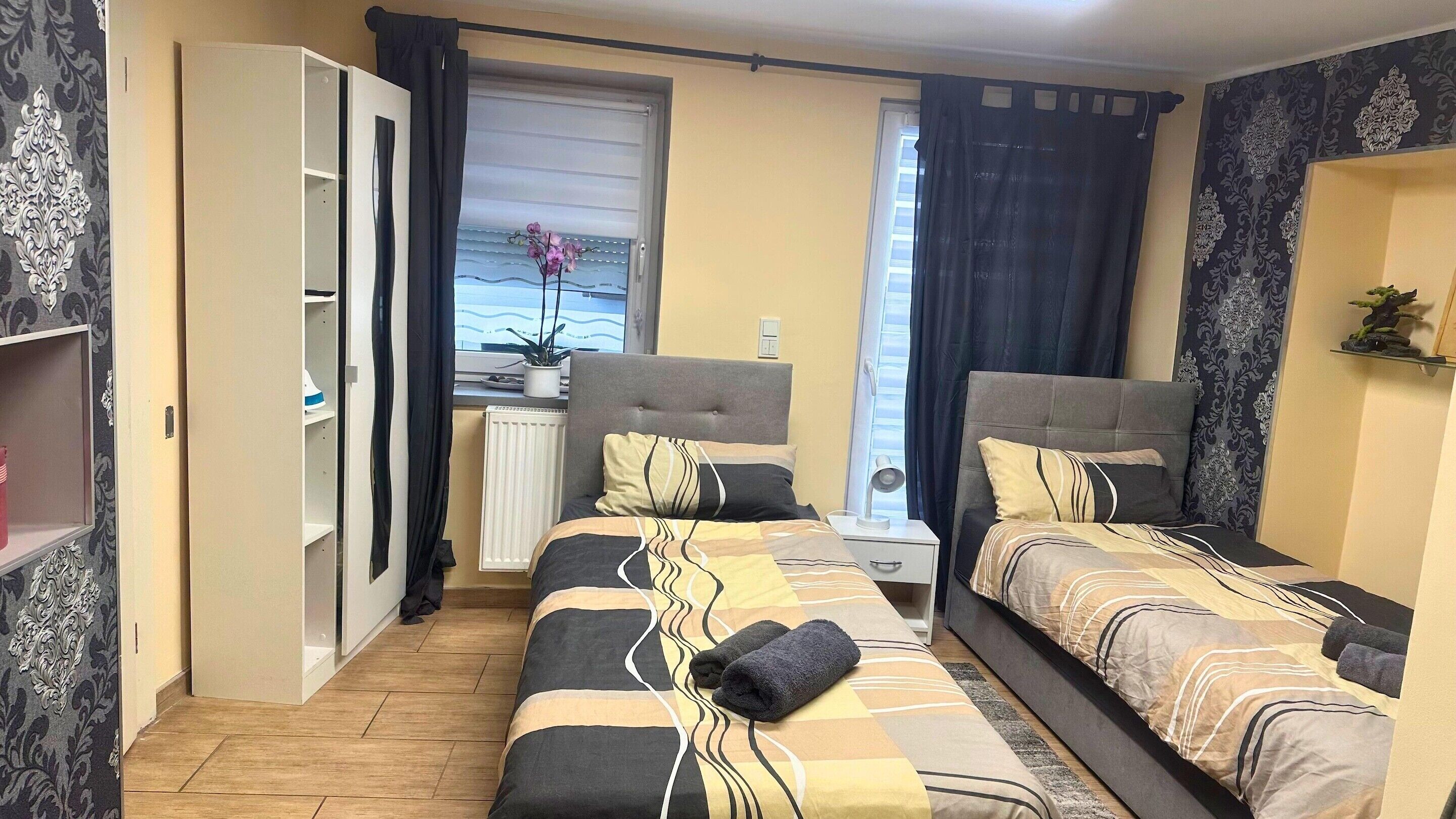 Comfort-Apartment, 2 Schlafzimmer | 3 Schlafzimmer, Bügeleisen/Bügelbrett