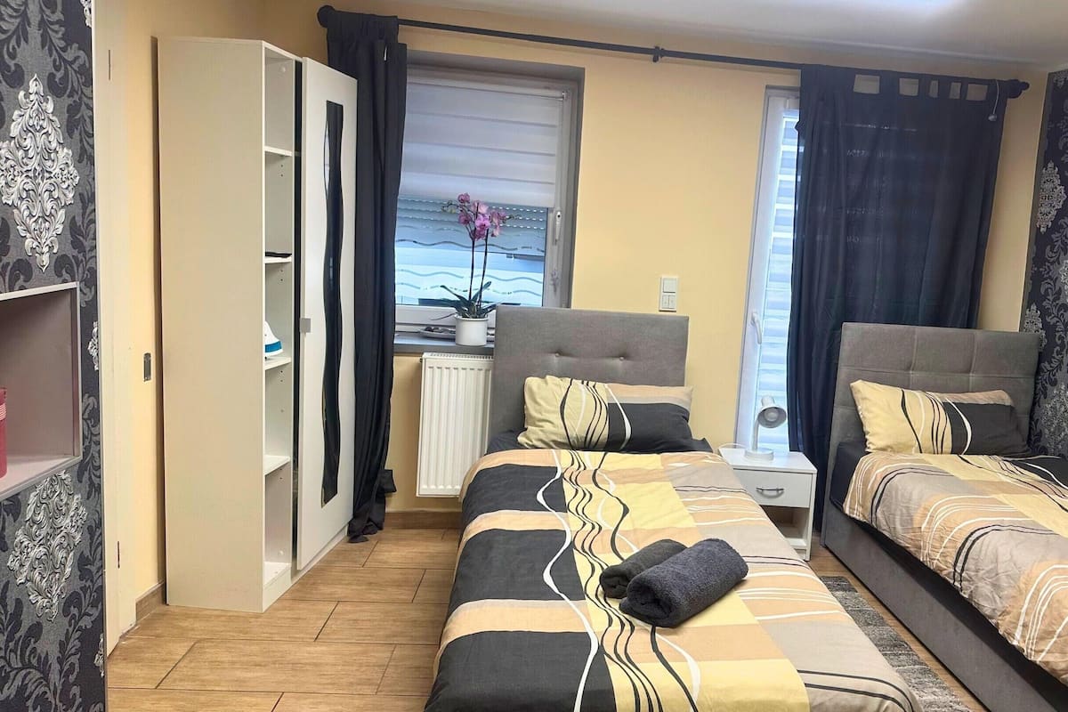 Comfort-Apartment, 2 Schlafzimmer | 3 Schlafzimmer, Bügeleisen/Bügelbrett