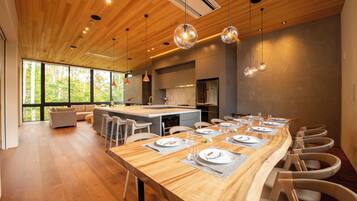Chalet Luxe, balcon, vue montagne | Salle à manger