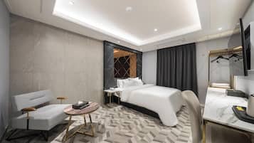 ๋๋ญ์ค ๋๋ธ๋ฃธ