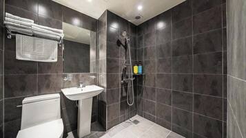 Deluxe Double Room | Bathroom