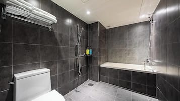 Deluxe Double Room | Bathroom